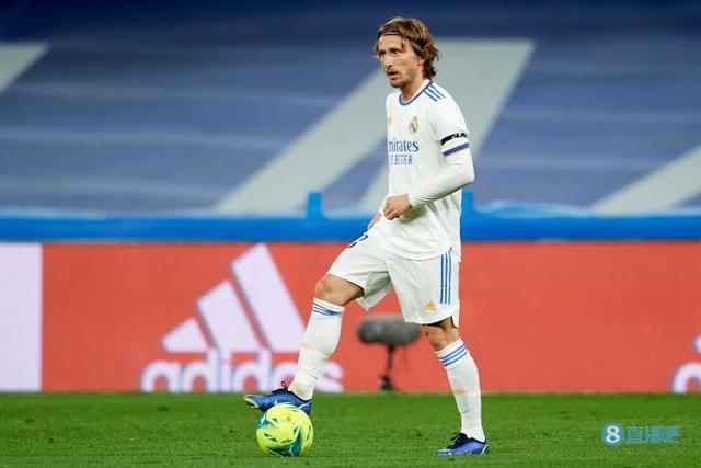 勇士助教代替科尔接受赛后采访：我上来是为了帮科尔省点钱